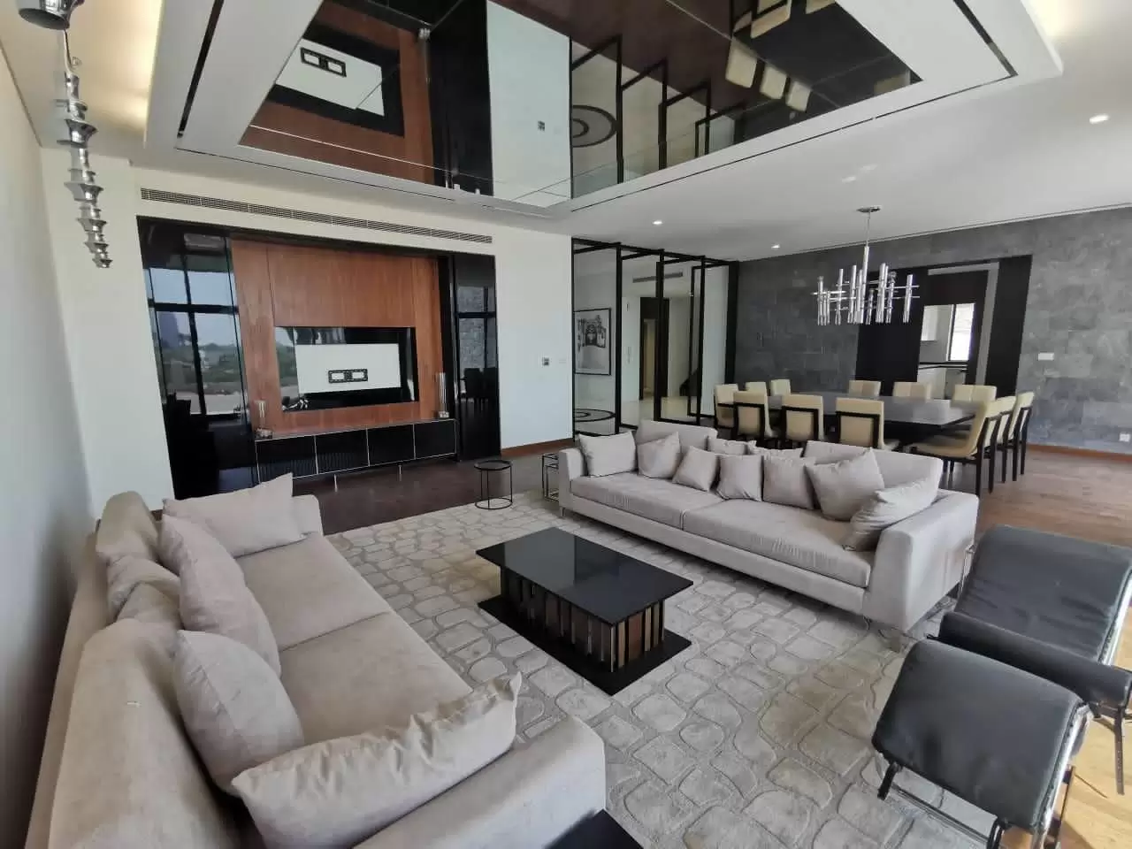 B-001 Great investment opportunity in a high-end integrated project in a prime location image